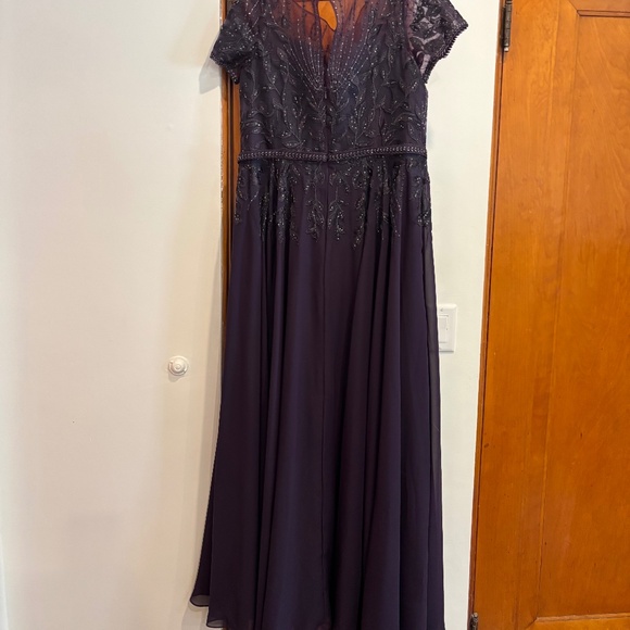 Mother of the bride - Picture 3 of 6